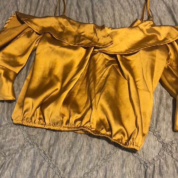 Fun gold going out crop top - Picture 3 of 5